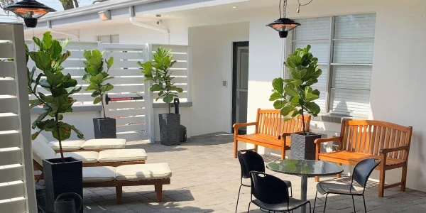 Dr. Pauls by the Sea